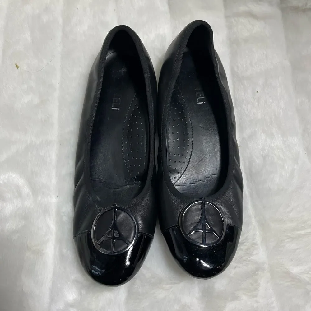Vaneli black leather flats shoes round toe with a silver tone logo accent SZ9M